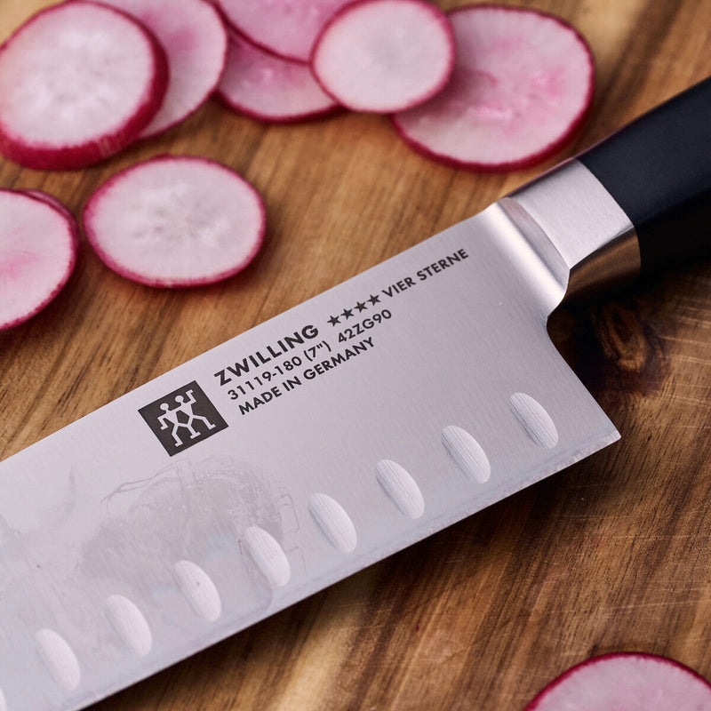 **** VIER STERNE Santoku mit Kullen 18 cm, Kullenschliff