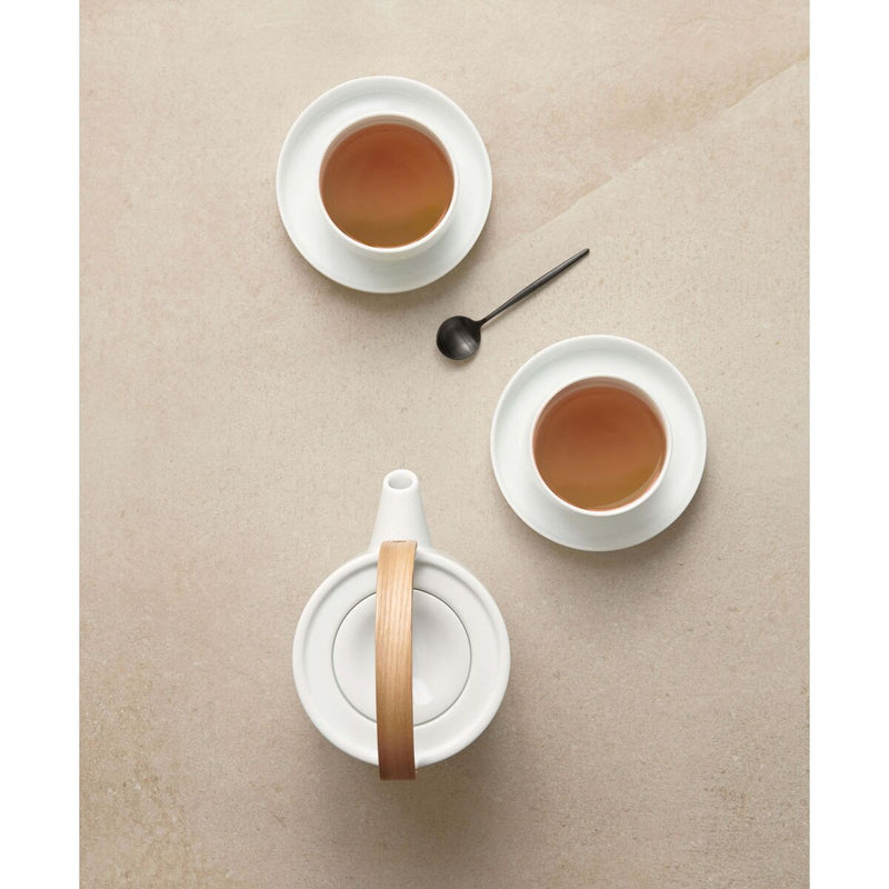 Teekanne mit Holzgriff, weiß