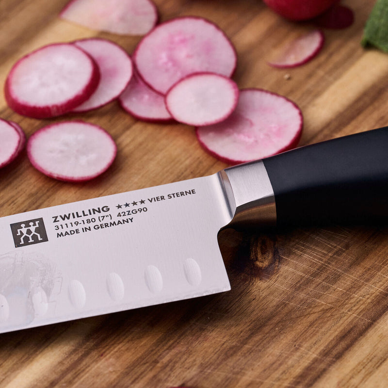 **** VIER STERNE Santoku mit Kullen 18 cm, Kullenschliff