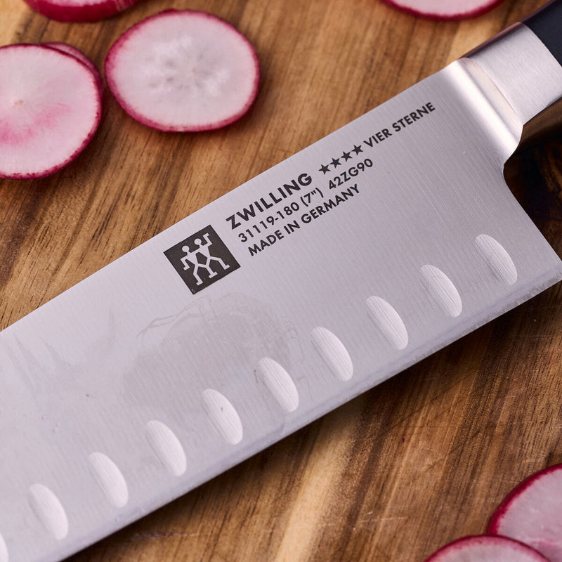 **** VIER STERNE Santoku mit Kullen 18 cm, Kullenschliff