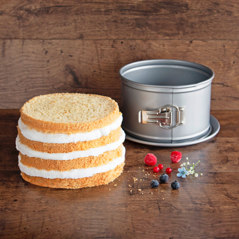 we love baking Springform ø 18 cm / H 10,5 cm mit Flachboden Silber Me